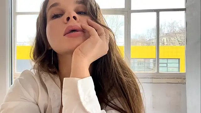 Luna Blossom online show from 2, 11, 2025