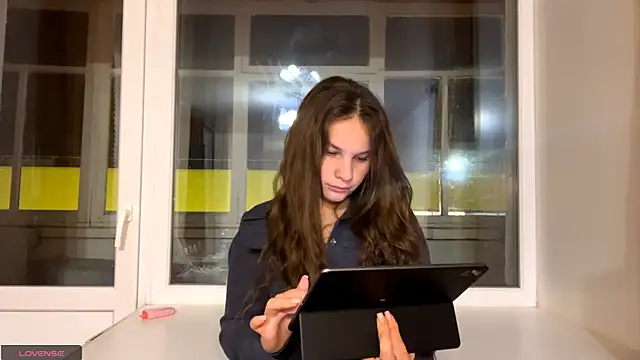 Luna Blossom online show from 17, 11, 2025