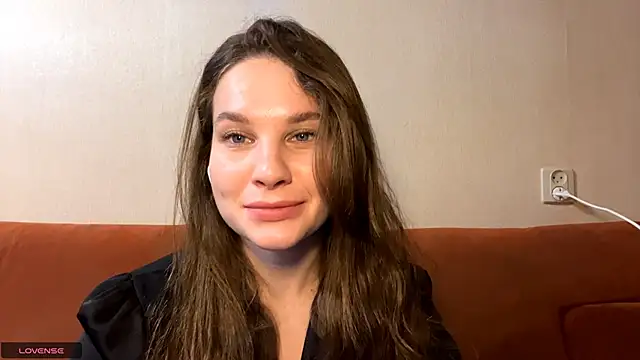 Luna Blossom online show from 18, 11, 2025