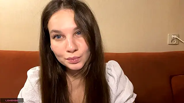 Luna Blossom online show from 19, 11, 2025