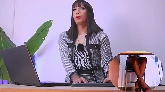 nylonisabella online show from 2, 4, 2026