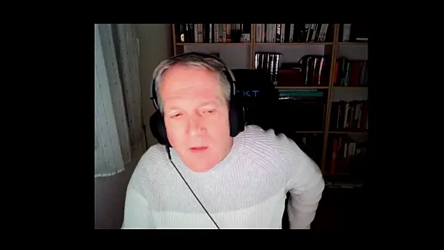 ChocolatMilka44 online show from 3, 11, 2025