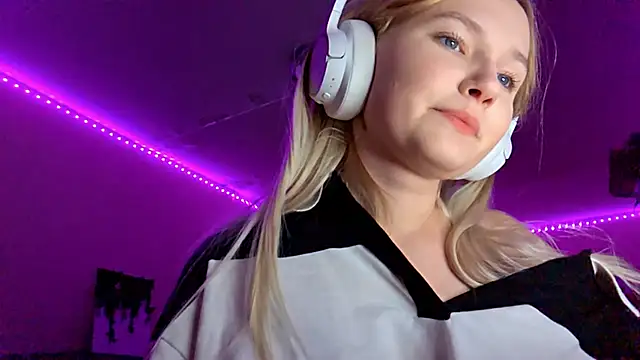 KarinRobertson online show from 13, 11, 2025