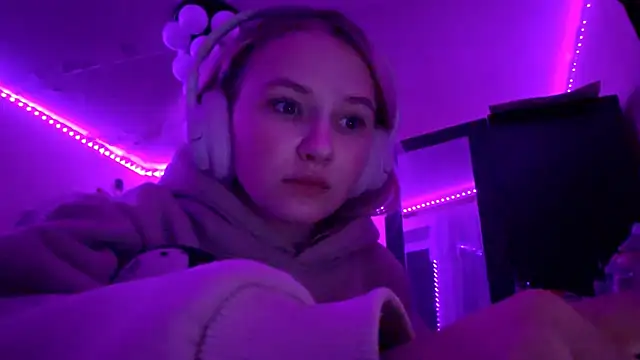 KarinRobertson online show from 4, 12, 2025