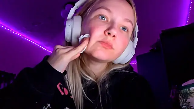 KarinRobertson online show from 3, 12, 2025