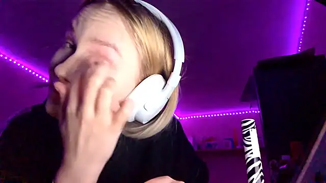 KarinRobertson online show from 26, 11, 2025