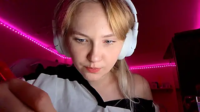 KarinRobertson online show from 28, 11, 2025