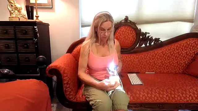 ChrisTinaBruce online show from 12, 11, 2025