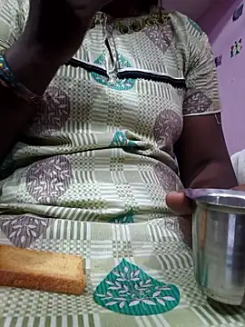 Snapshot of hyd_couple7878 chatting on 23, 11, 2025 hyd couple7878 online show from 23, 11, 2025