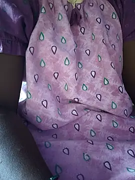 Snapshot of hyd_couple7878 chatting on 5, 12, 2025 hyd couple7878 online show from 5, 12, 2025