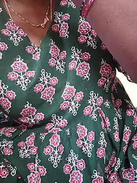 Snapshot of hyd_couple7878 chatting on 19, 12, 2025 hyd couple7878 online show from 19, 12, 2025