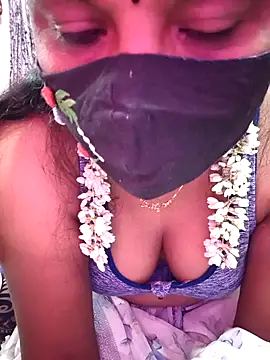 Snapshot of hyd_couple7878 chatting on 7, 11, 2025 hyd couple7878 online show from 7, 11, 2025