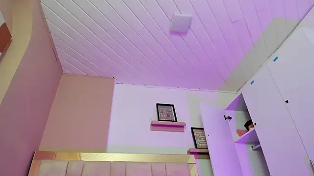 zoe-moreau online show from 8, 1, 2026