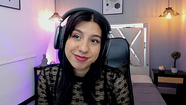 zoe-moreau online show from 13, 4, 2026