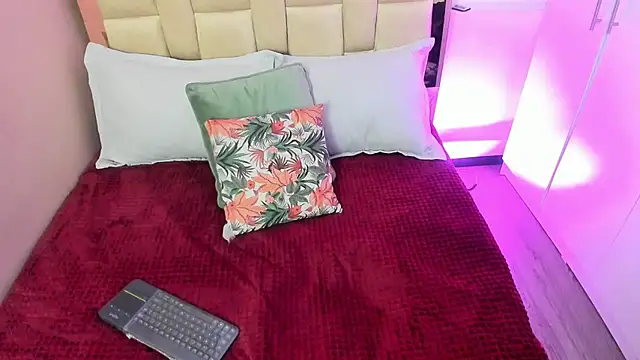 zoe-moreau online show from 18, 12, 2025