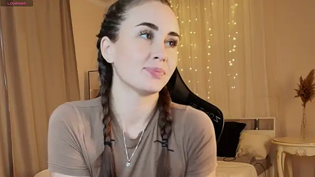 Snapshot of _Melissa_Evans_ chatting on 5, 11, 2025 Melissa Evans online show from 5, 11, 2025