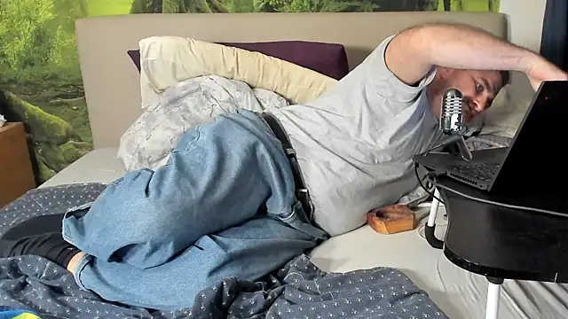 chubbydaddybearluka online show from 4, 12, 2025