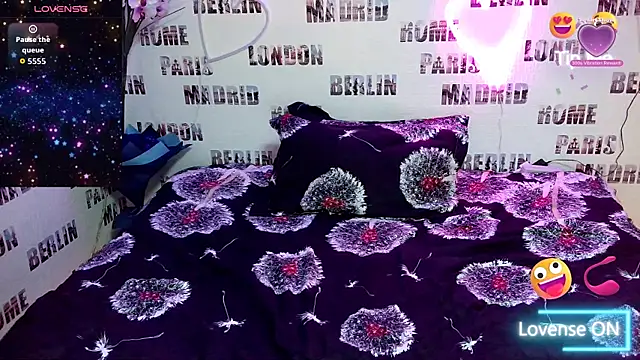 Bya hootgyrl1 online show from 5, 1, 2026