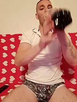 Baiat Finut1 online show from 3, 11, 2025