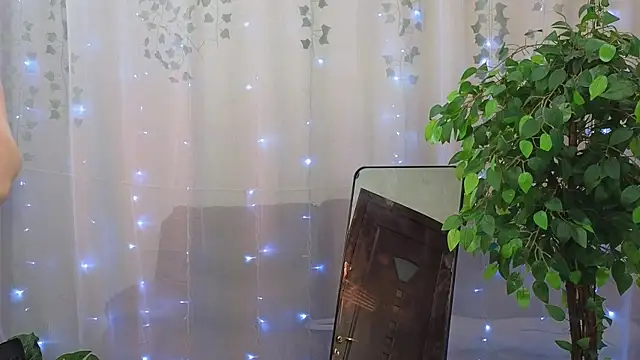 Mila wxw online show from 10, 11, 2025