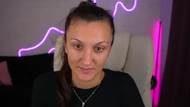 Snapshot of ZafiraMoonn chatting on 4, 11, 2025 ZafiraMoonn online show from 4, 11, 2025