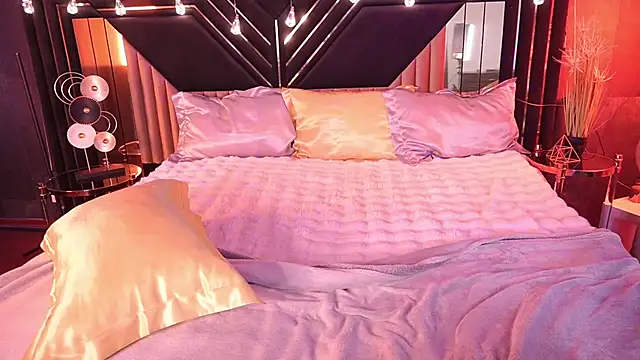 ZafiraMoonn online show from 23, 12, 2025