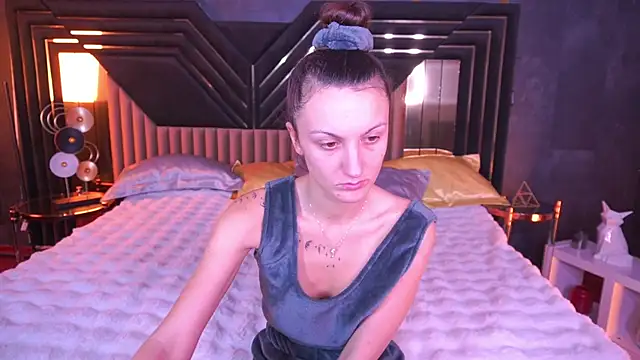 ZafiraMoonn online show from 22, 12, 2025