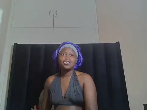 SweetSavage18 online show from 13, 5, 2026