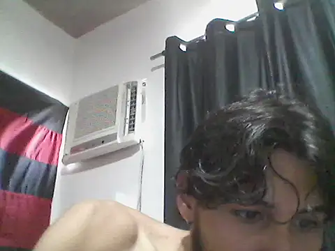 Snapshot of meninadeparis chatting on 10, 11, 2025 meninadeparis online show from 10, 11, 2025