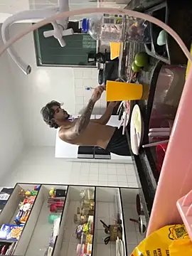 Snapshot of meninadeparis chatting on 14, 11, 2025 meninadeparis online show from 14, 11, 2025