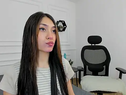 Ana Muller19 online show from 4, 11, 2025