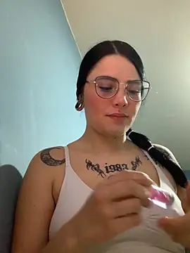 Naomii2 online show from 16, 11, 2025