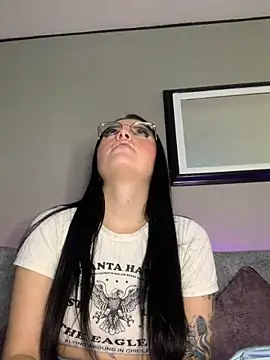 Naomii2 online show from 6, 11, 2025