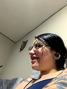 Naomii2 online show from 10, 11, 2025