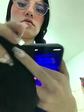 Naomii2 online show from 11, 11, 2025