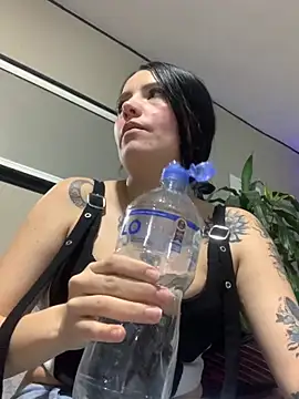 Naomii2 online show from 27, 11, 2025