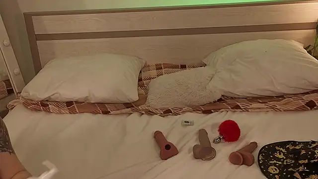 Snapshot of WICKEDEMBER chatting on 1, 3, 2026 WICKEDEMBER online show from 1, 3, 2026