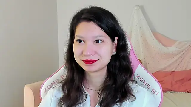 Snapshot of SaraDenars chatting on 18, 11, 2025 SaraDenars online show from 18, 11, 2025