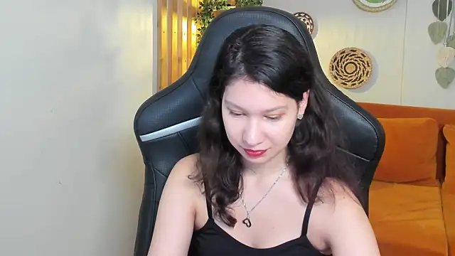 Snapshot of SaraDenars chatting on 10, 11, 2025 SaraDenars online show from 10, 11, 2025