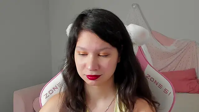 Snapshot of SaraDenars chatting on 24, 11, 2025 SaraDenars online show from 24, 11, 2025