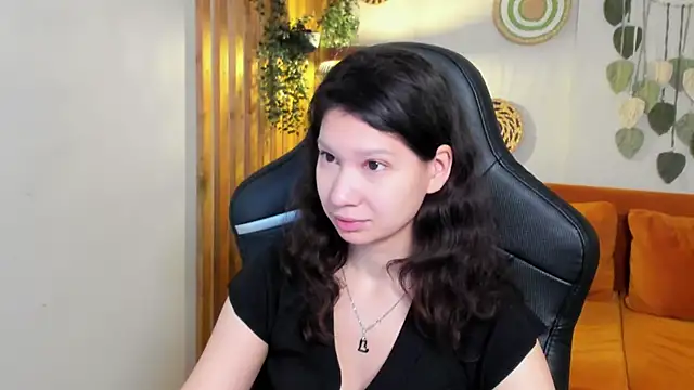 Snapshot of SaraDenars chatting on 13, 11, 2025 SaraDenars online show from 13, 11, 2025