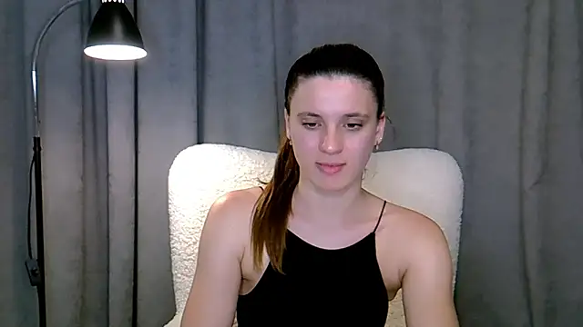 Snapshot of KiraHoney chatting on 10, 6, 2026 KiraHoney online show from 10, 6, 2026