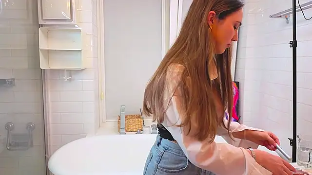 LeenaPuita online show from 12, 11, 2025