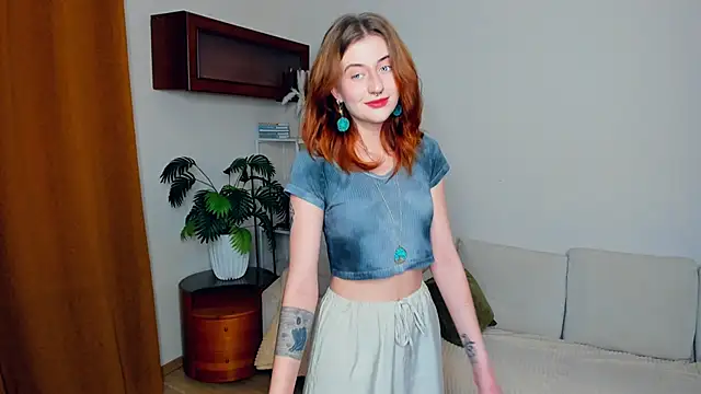 Snapshot of EmmalineNasir chatting on 10, 11, 2025 EmmalineNasir online show from 10, 11, 2025