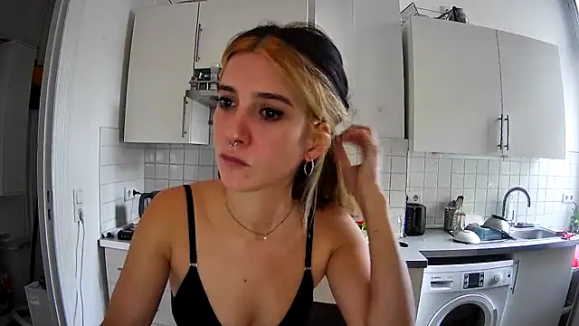 Gatitasalvaje123 online show from 26, 11, 2025