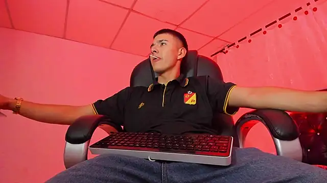 Aleck Boy online show from 12, 11, 2025