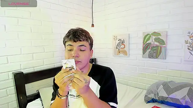 Sweet Dust online show from 28, 11, 2025