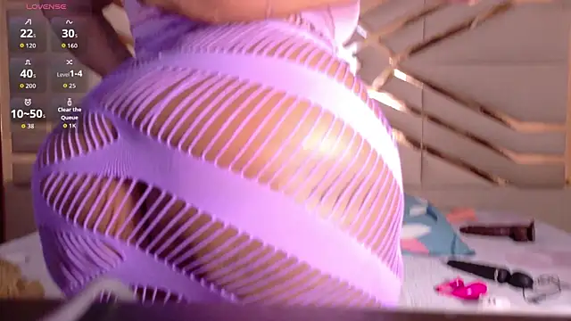 missfoster online show from 18, 4, 2026