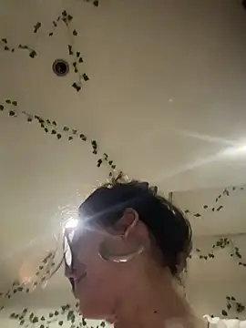 Snapshot of zowi101 chatting on 4, 3, 2026 zowi101 online show from 4, 3, 2026