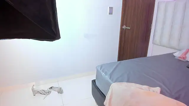 Isabella Crofts online show from 6, 11, 2025